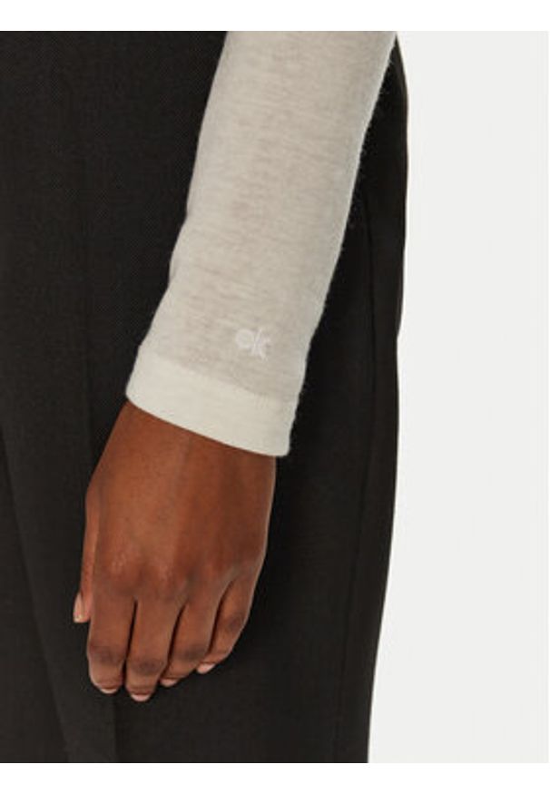 Calvin Klein Golf K20K208047 Écru Slim Fit. Typ kołnierza: golf. Materiał: lyocell