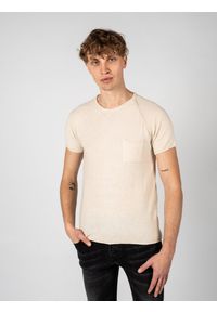 Xagon Man T-shirt | P20081 D12501 | Mężczyzna | Beżowy. Okazja: na co dzień. Kolor: beżowy. Materiał: bawełna, len, akryl. Wzór: aplikacja. Styl: casual