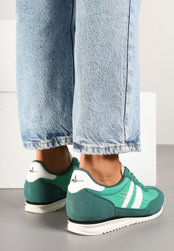 Born2be - Zielone Sneakersy z Ozdobnymi Paskami na Nieregularnej Podeszwie Kolarina. Okazja: na co dzień. Zapięcie: pasek. Kolor: zielony. Materiał: jeans. Wzór: paski