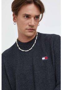 Tommy Jeans sweter bawełniany kolor czarny. Kolor: czarny. Materiał: bawełna. Wzór: aplikacja. Styl: klasyczny #4