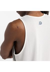 Koszulka męska New Balance MT51608BK – biała. Kolor: biały. Materiał: dresówka, materiał, poliester. Wzór: aplikacja, napisy #5