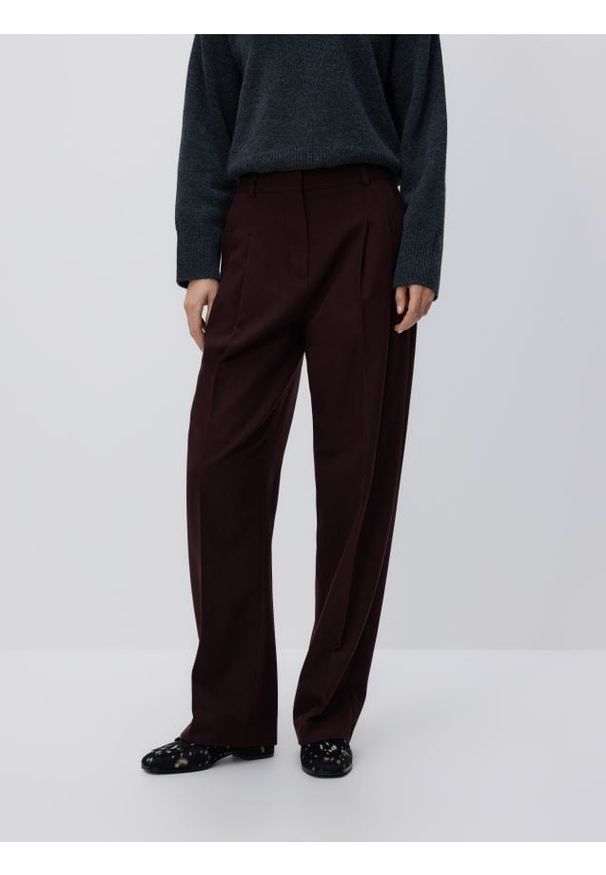 Reserved - Spodnie w kant z wełną - ciemnofioletowy. Kolor: fioletowy. Materiał: wełna