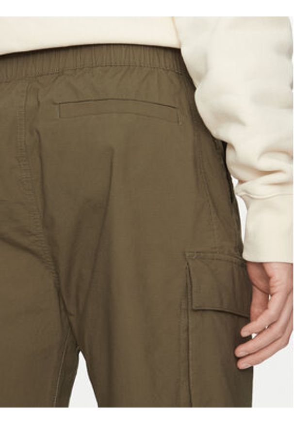 Calvin Klein Jeans Szorty materiałowe J30J327376 Khaki Regular Fit. Kolor: brązowy. Materiał: bawełna