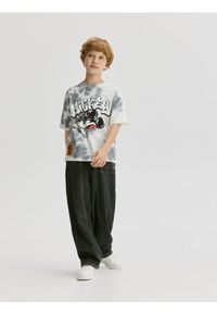 Reserved - Bawełniany t-shirt Mickey Mouse - złamana biel. Materiał: bawełna. Wzór: motyw z bajki #1