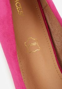 Born2be - Fuksjowe Klasyczne Czółenka Vices na Szpilce Ovirissa. Okazja: do pracy, na spotkanie biznesowe. Kolor: różowy. Materiał: futro. Wzór: aplikacja. Obcas: na szpilce. Styl: klasyczny #2