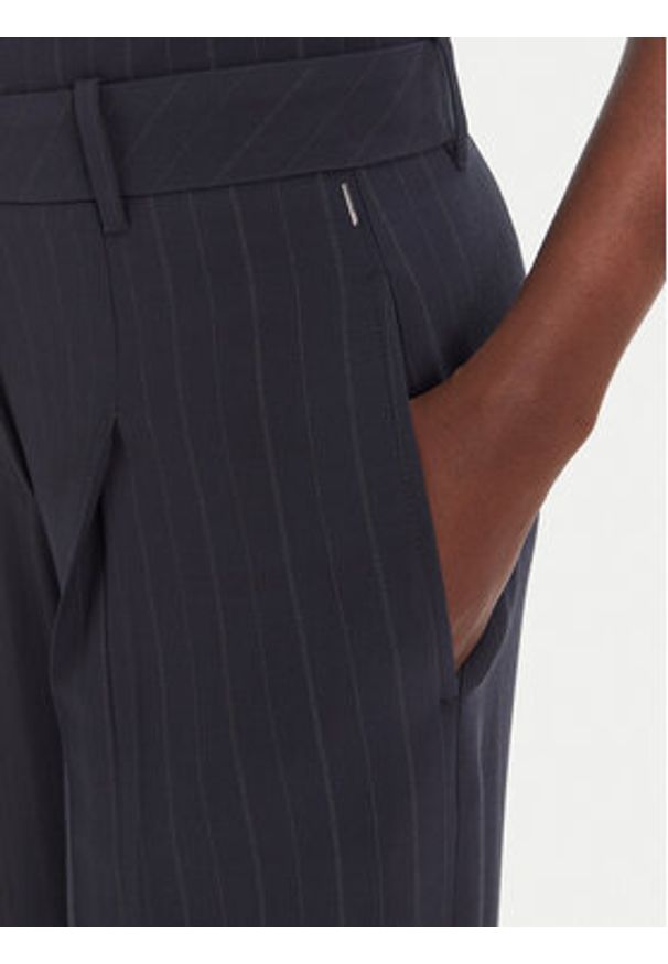 BOSS Spodnie palazzo Tiana4 50548479 Granatowy Regular Fit. Kolor: niebieski. Materiał: wiskoza