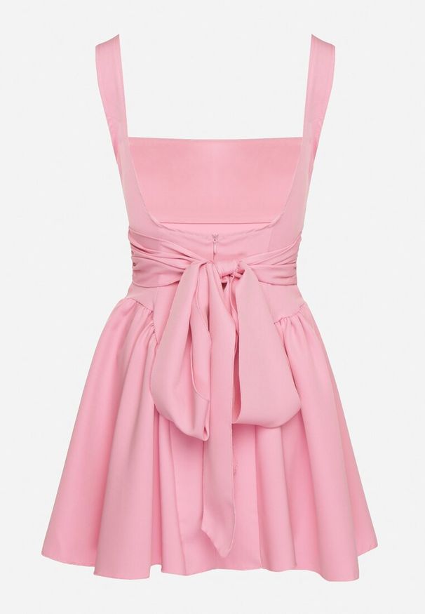 Born2be - Różowa Rozkloszowana Sukienka na Ramiączkach z Kwadratowym Dekoltem Sastorea. Okazja: na imprezę, na spacer. Typ kołnierza: dekolt kwadratowy. Kolor: różowy. Materiał: jeans. Długość rękawa: na ramiączkach. Wzór: aplikacja. Sezon: lato. Styl: wizytowy