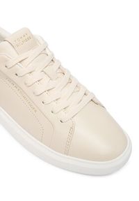 TOMMY HILFIGER - Tommy Hilfiger Sneakersy Icon Court Light Weight Shinny FW0FW08949 Écru. Kolor: kremowy. Materiał: skóra #2