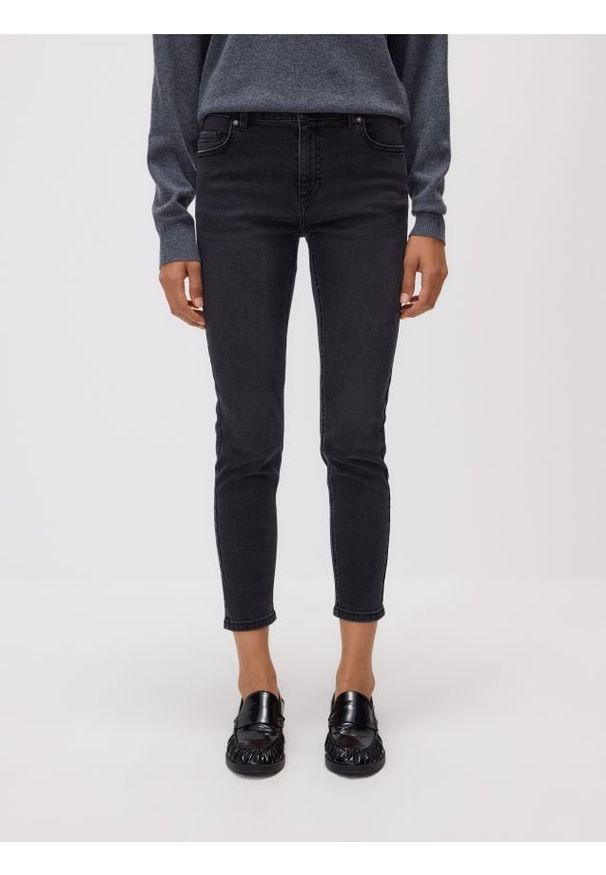 Reserved - Jeans slim fit mid rise - czarny. Kolor: czarny. Materiał: jeans