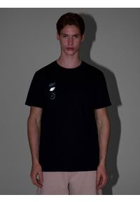 4f - 4F T-shirt regular z nadrukiem męski - czarny S. Okazja: na co dzień. Kolor: czarny. Materiał: jersey, bawełna, materiał. Długość rękawa: krótki rękaw. Długość: krótkie. Wzór: nadruk. Styl: casual, klasyczny, sportowy #2