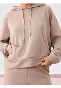 Sinsay - Bluza hoodie soft touch - kremowy. Kolor: kremowy. Materiał: wiskoza, dzianina