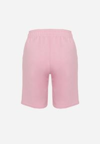 Born2be - Jasnoróżowe Szorty Wykończone Gumką w Pasie i Wsuwanymi Kieszeniami Ritardia. Okazja: na co dzień. Kolor: różowy. Styl: casual