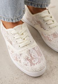 Born2be - Beżowe Tenisówki Ozdobione Koronką Tarinela. Okazja: na co dzień. Kolor: beżowy. Materiał: koronka. Wzór: aplikacja, koronka. Styl: casual #2