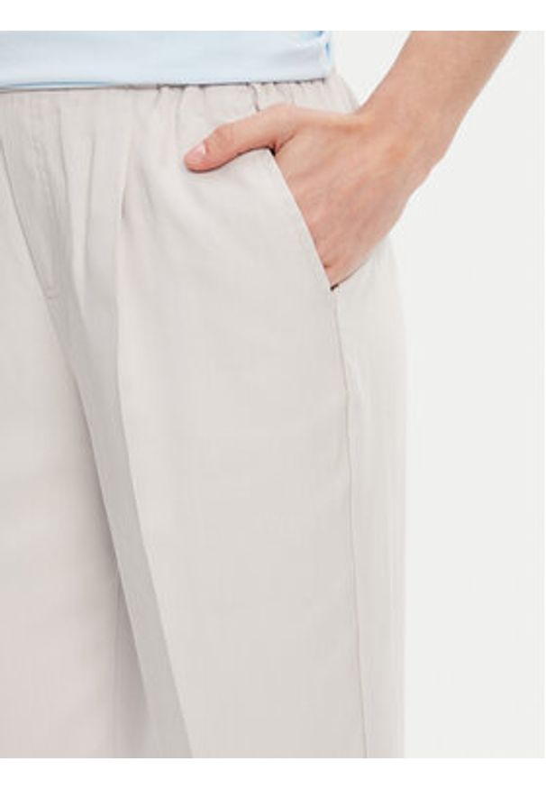 United Colors of Benetton - United Colors Of Benetton Spodnie materiałowe 4Y09DF079 Szary Regular Fit. Kolor: szary. Materiał: lyocell