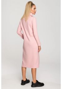 Sukienki.shop - Sukienka sportowa z dzianiny bawełnianej z kołnierzem różowa. Okazja: na spacer, na co dzień. Kolor: różowy. Materiał: dzianina, bawełna. Typ sukienki: sportowe. Styl: sportowy #3
