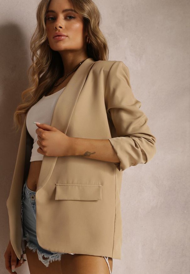 Renee - Beżowa Marynarka Niezapinana z Marszczonymi Rękawami Orolea. Kolor: beżowy. Materiał: tkanina. Wzór: gładki, jednolity. Styl: elegancki