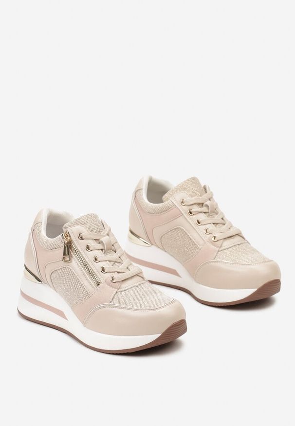 Born2be - Beżowe Sneakersy na Koturnie przed Kostkę z Ozdobnym Suwakiem i Metalicznym Akcentem Tivian. Okazja: na co dzień. Wysokość cholewki: przed kostkę. Zapięcie: zamek. Kolor: beżowy. Materiał: jeans. Obcas: na koturnie