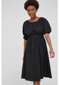 Answear Lab sukienka bawełniana kolor czarny mini rozkloszowana. Kolor: czarny. Materiał: bawełna. Długość rękawa: krótki rękaw. Typ sukienki: rozkloszowane. Styl: wakacyjny. Długość: mini #2
