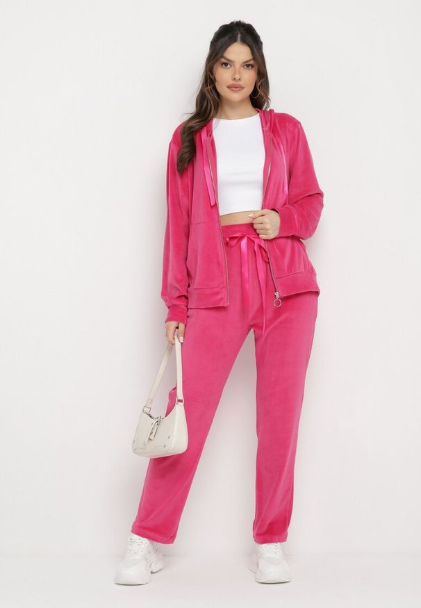 Born2be - Fuksjowy Komplet Dresowy z Welurowej Dzianiny Bluza z Kapturem i Szerokie Spodnie Qadir. Kolor: różowy. Materiał: dzianina, welur, dresówka