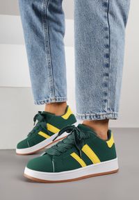 Renee - Zielone Sneakersy na Niskiej Platformie z Naszywkami Flordexia. Okazja: na co dzień. Kolor: zielony. Materiał: jeans. Wzór: aplikacja. Obcas: na platformie #4