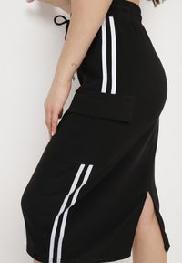 Born2be - Czarna Spódnica Midi z Sznurkami w Pasie i Ozdobnymi Lampasami Afnia. Kolor: czarny