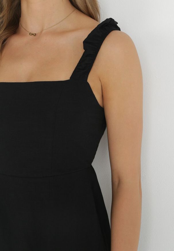 Born2be - Czarna Rozkloszowana Sukienka na Ramiączkach Olypha. Kolor: czarny. Materiał: bawełna. Długość rękawa: na ramiączkach