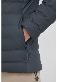 Rains Kurtka 1528 Trekker Hooded Jacket kolor szary zimowa. Okazja: na co dzień. Kolor: szary. Materiał: materiał. Wzór: gładki. Sezon: zima. Styl: casual #3