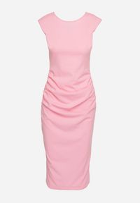 Born2be - Różowa Taliowana Sukienka Bez Rękawów z Ozdobnym Marszczeniem Lunala. Okazja: na co dzień. Kolor: różowy. Materiał: skóra. Długość rękawa: bez rękawów. Styl: casual #5