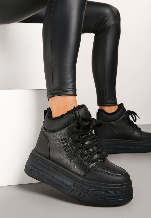 Renee - Czarne Sneakersy na Grubej Podeszwie Mocno Ocieplane Futrem Leavinael. Okazja: na co dzień. Kolor: czarny. Materiał: futro