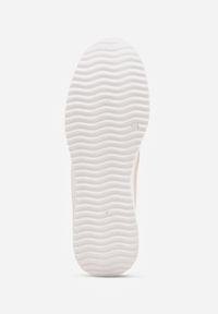 Renee - Beżowe Mokasyny na Niskiej Platformie z Obszytym Przodem i Kryształkami Keelana. Okazja: do pracy, na co dzień, na spotkanie biznesowe. Kolor: beżowy. Materiał: jeans. Wzór: aplikacja. Obcas: na platformie. Styl: elegancki, biznesowy, casual #8