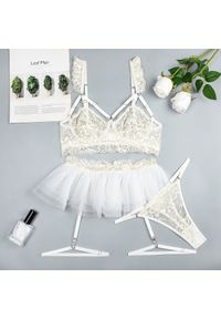 Intica - Komplet bielizny z falbanką i koronką dla kobiet Leontine. Kolor: biały. Materiał: koronka. Wzór: koronka