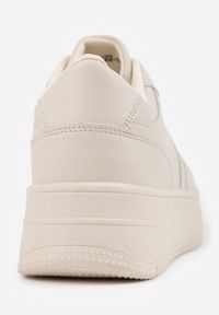 Renee - Beżowe Sneakersy z Cholewką przed Kostkę na Platformie Liciana. Okazja: na co dzień. Wysokość cholewki: przed kostkę. Nosek buta: okrągły. Zapięcie: sznurówki. Kolor: beżowy. Materiał: jeans, skóra. Szerokość cholewki: normalna. Obcas: na platformie #9