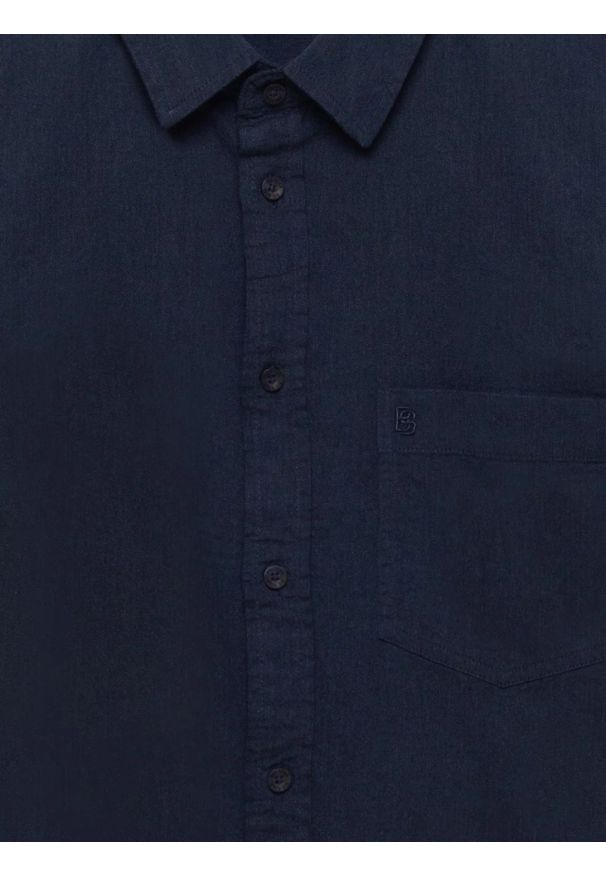 Big-Star - Koszula męska w drobną jodełkę granatowa Grest 403. Kolor: niebieski. Materiał: jeans, bawełna. Długość rękawa: długi rękaw. Długość: długie. Wzór: jodełka. Styl: elegancki, klasyczny