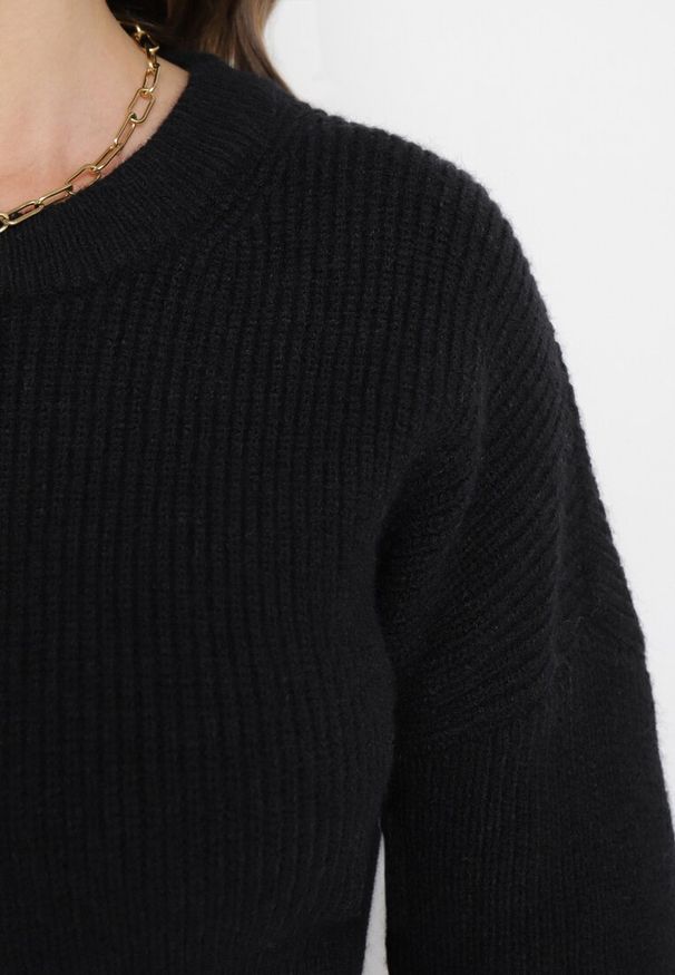 Born2be - Czarny Sweter ze Ściągaczami na Rękawach Ceshia. Kolor: czarny. Materiał: materiał. Sezon: zima