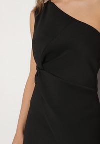 Born2be - Czarna Sukienka Asymetryczna z Ozdobną Falbaną Lunorilla. Kolor: czarny. Typ sukienki: asymetryczne #5