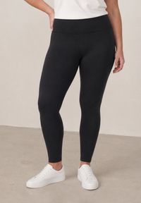 Born2be - Czarne Gładkie Legginsy z Wysokim Stanem i Panelem Podkreślającym Talię Noseno. Okazja: na co dzień. Stan: podwyższony. Kolekcja: plus size. Kolor: czarny. Długość: krótkie. Wzór: gładki. Styl: casual, sportowy #1