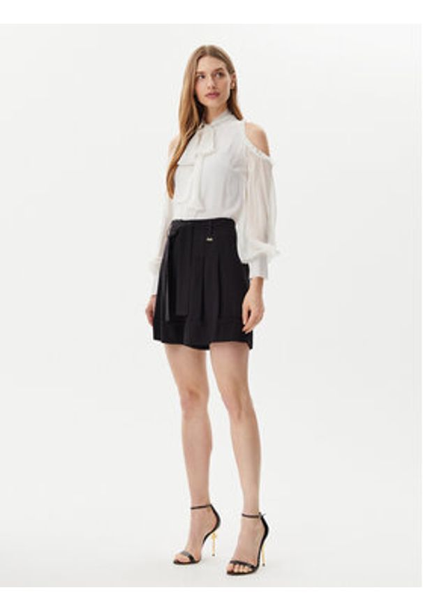 Artigli - ARTIGLI Szorty materiałowe ACSH001805 Czarny Regular Fit. Kolor: czarny. Materiał: wiskoza