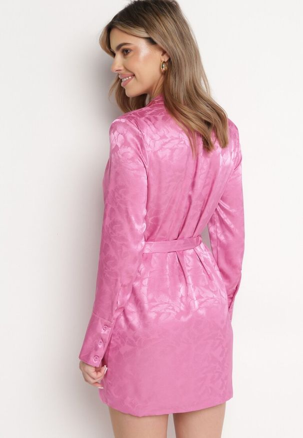 Born2be - Różowa Krótka Sukienka Kopertowa z Materiałowym Paskiem Urvila. Kolor: różowy. Materiał: materiał. Typ sukienki: kopertowe. Styl: elegancki. Długość: mini