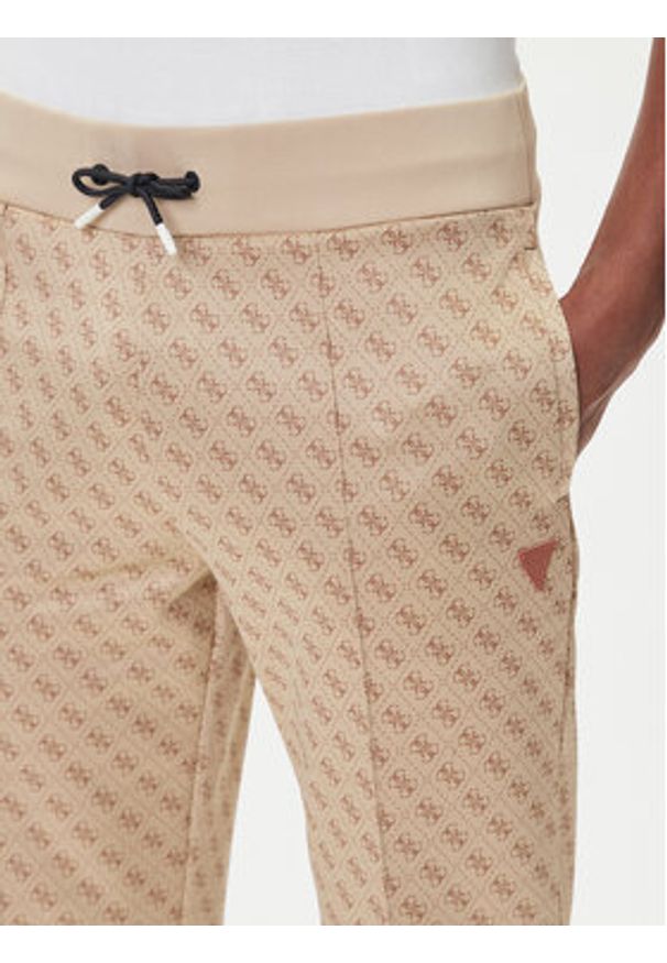 Guess Spodnie dresowe Z2BB05 K7122 Beżowy Regular Fit. Kolor: beżowy. Materiał: bawełna
