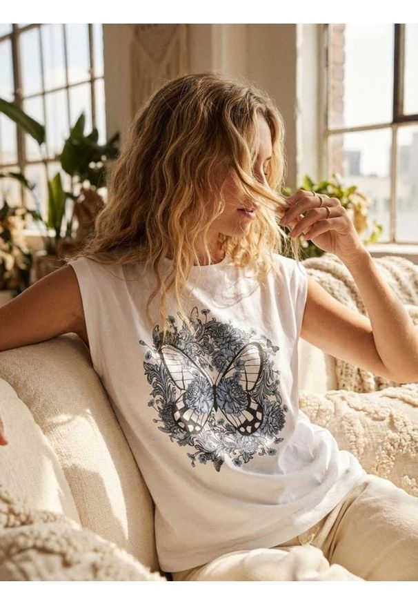 Sinsay - Koszulka z nadrukiem i ozdobnymi cyrkoniami - biały. Kolor: biały. Wzór: nadruk