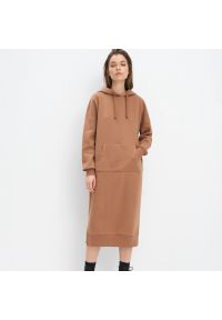 Mohito - Sukienka dresowa Eco Aware - Beżowy. Kolor: beżowy. Materiał: dresówka #1