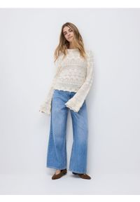 Reserved - Ażurowy sweter z bawełną - kremowy. Kolor: kremowy. Materiał: bawełna. Wzór: ażurowy #1
