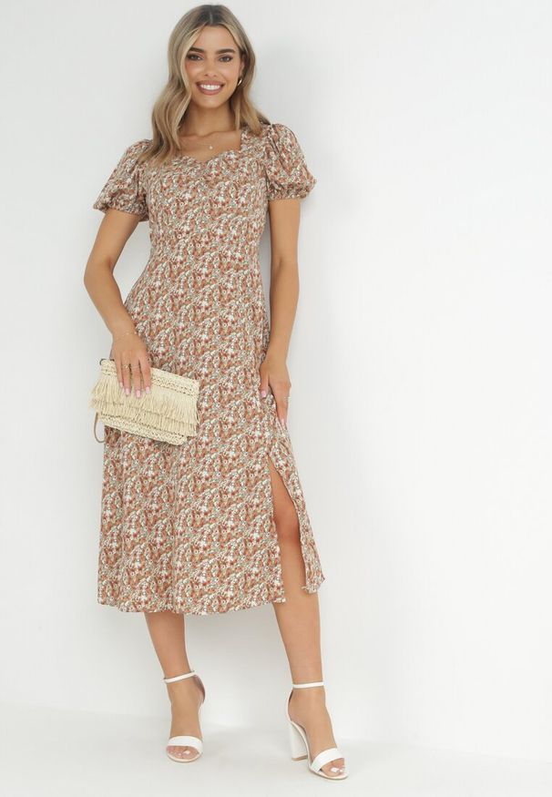 Born2be - Beżowo-Zielona Sukienka Midi z Gumką w Pasie i Rozcięciem Kaylanii. Kolor: beżowy. Materiał: bawełna, tkanina. Sezon: wiosna, lato. Długość: midi