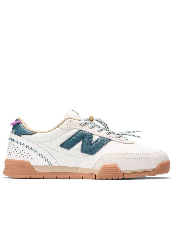 Buty męskie New Balance Numeric NM440WSR - białe. Kolor: biały. Materiał: skóra, dresówka, materiał. Szerokość cholewki: normalna. Sport: skateboard
