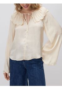 Reserved - Bluzka z ozdobnym kołnierzem - kremowy. Kolor: kremowy. Materiał: tkanina. Wzór: gładki #1