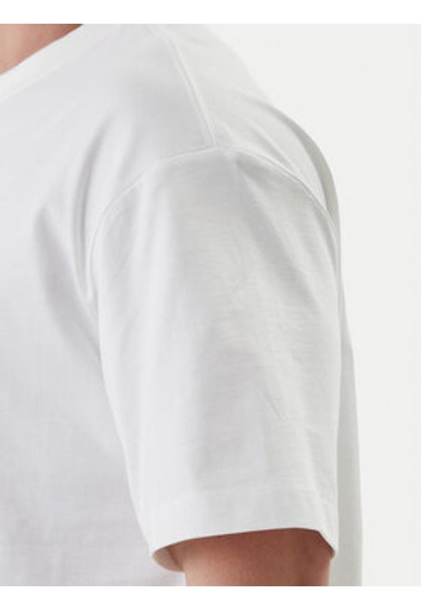 Calvin Klein Jeans T-Shirt LV04RF819G Biały Regular Fit. Kolor: biały. Materiał: bawełna