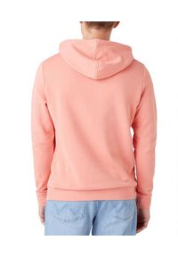 Wrangler - WRANGLER RAINBOW HOODIE MĘSKA BLUZA Z KAPTUREM LOGO SPICED CORAL W6H8HAX6Y 112146206. Typ kołnierza: kaptur