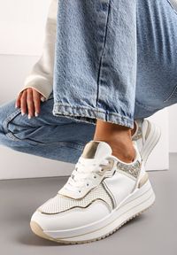 Renee - Białe Sneakersy na Niskiej Platformie ze Wstawkami z Brokatu Quinnes. Okazja: na co dzień. Zapięcie: sznurówki. Kolor: biały. Obcas: na platformie #1