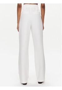 YAS Spodnie materiałowe Izzie 26032131 Biały Regular Fit. Kolor: biały. Materiał: wiskoza #7