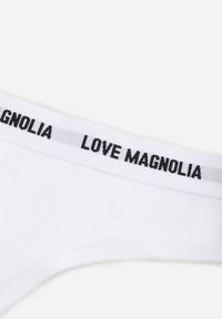 Renee - Białe Majtki Stringi z Bawełną Ozdobione Napisami Amero. Kolor: biały. Materiał: bawełna. Wzór: aplikacja, napisy #3